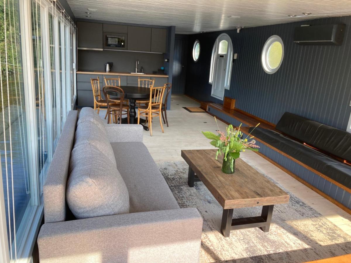 Houseboat - Place In * פראג