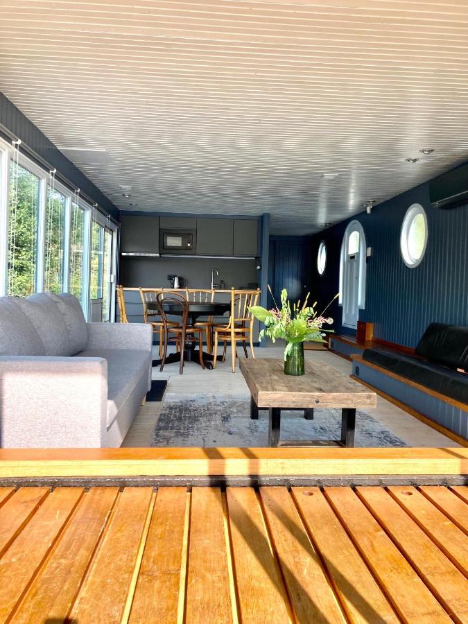 ספינת מלון Houseboat - Place In *