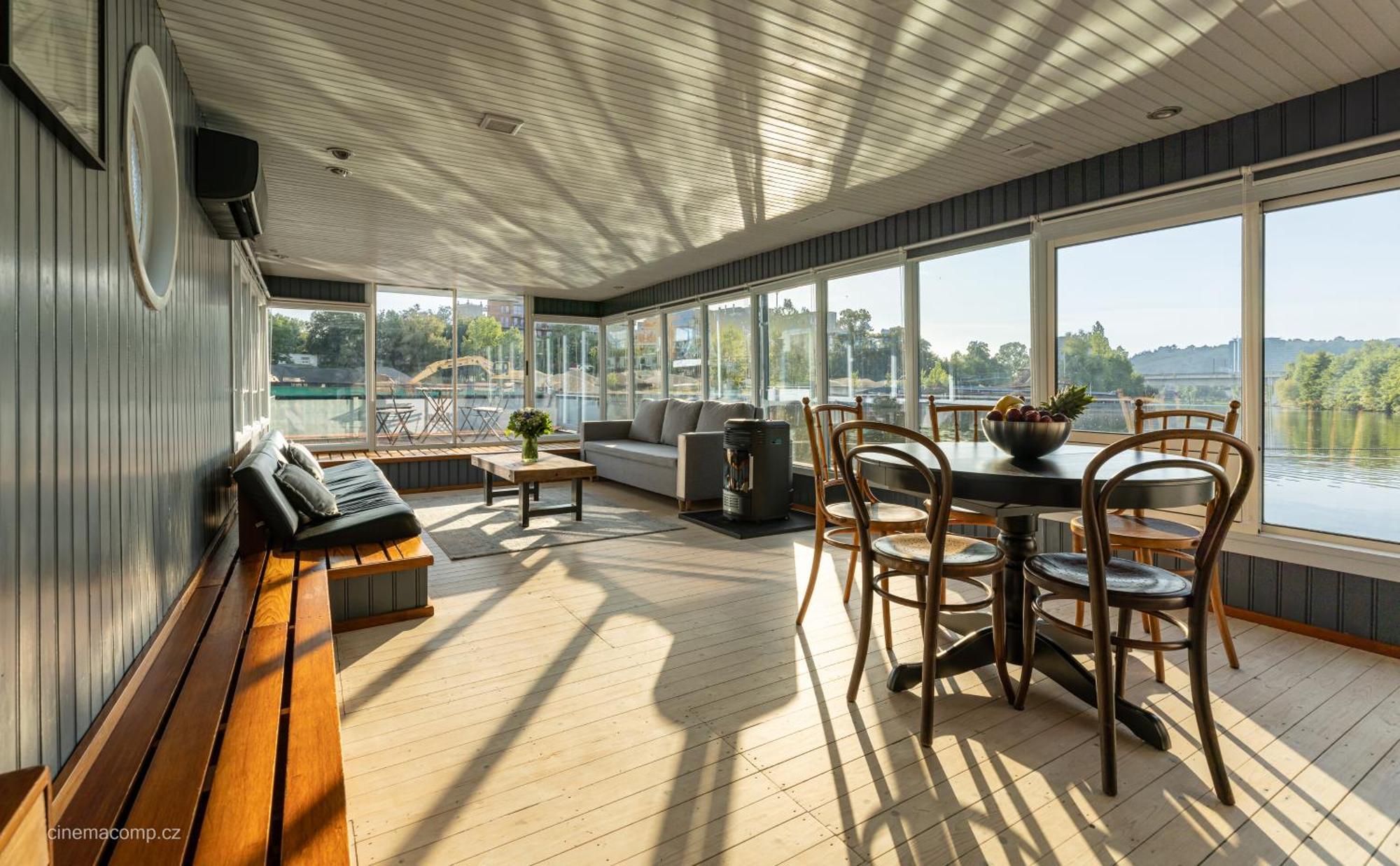 Houseboat - Place In פראג