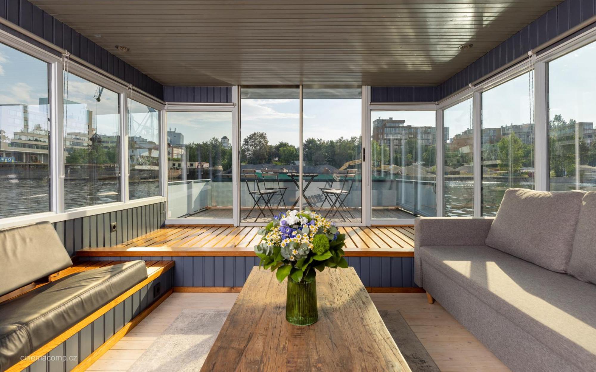 Houseboat - Place In פראג