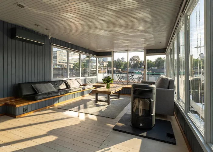 Houseboat - Best Place In Prague