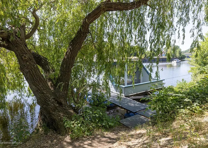 Houseboat - Best Place In Prague