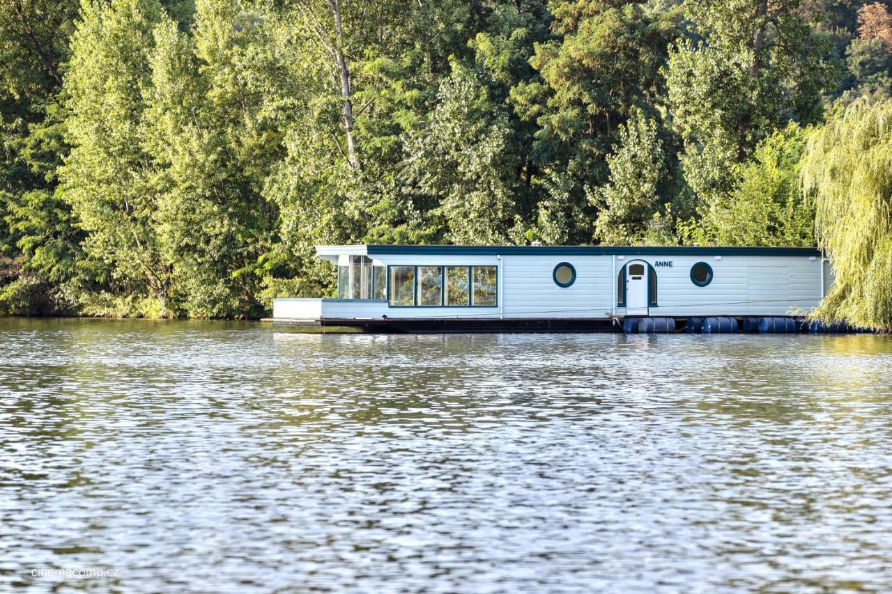 Botel Houseboat - Place In Prague