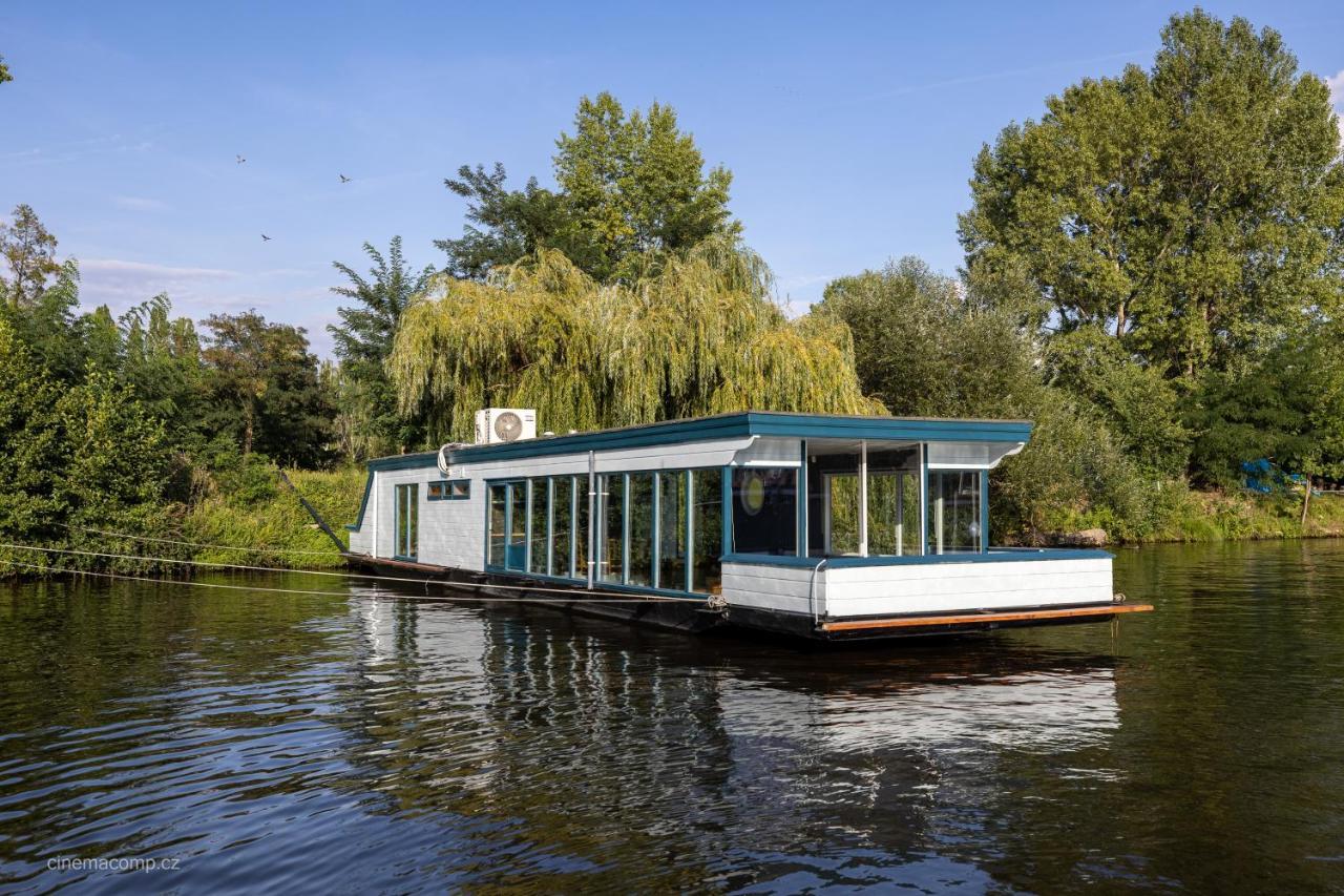 Houseboat - Place In Botel Prague