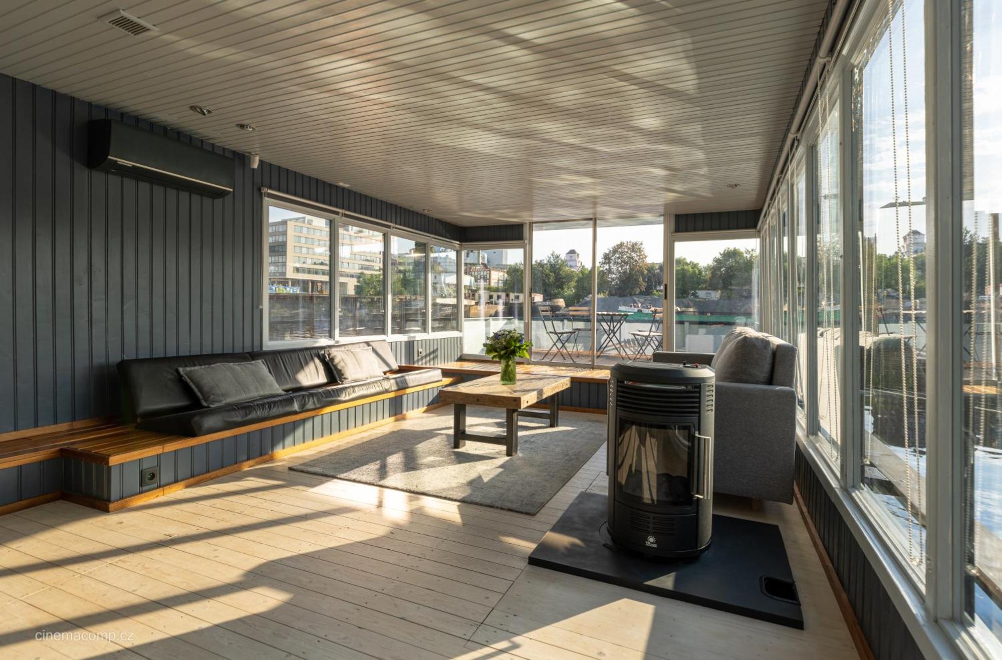 Botel Houseboat - Place In Prague